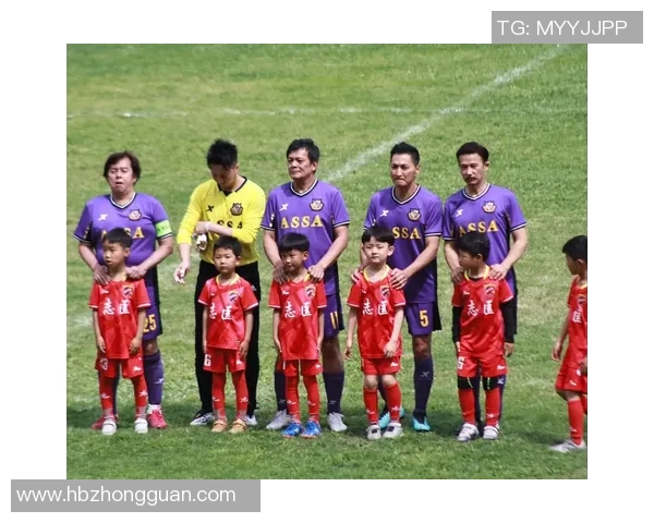 一分钟了解一位足球明星 走近世界顶级球员的背后故事与荣耀